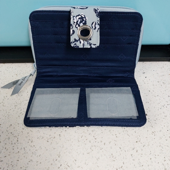 Turnlock Wallet Perennials Gray NWT - Picture 3 of 4